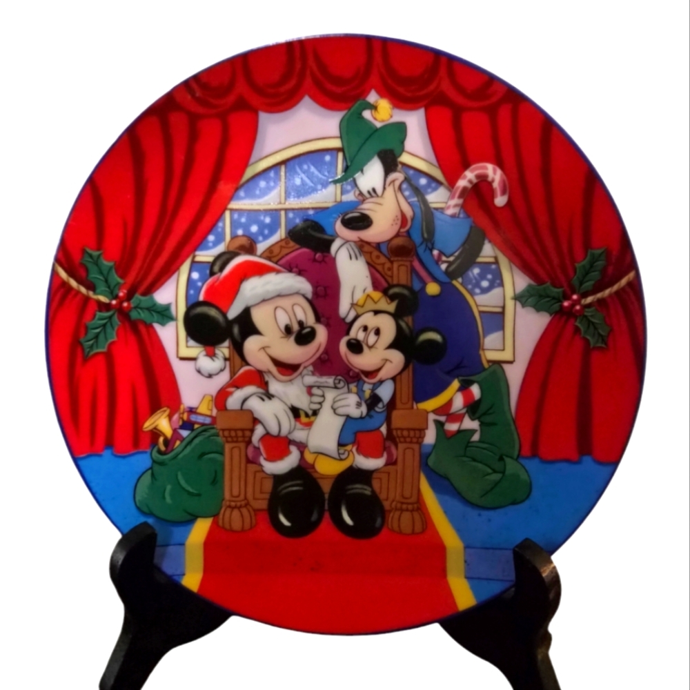1989 Disney Characters "Merry Mickey Claus" Annual Collector Plate
